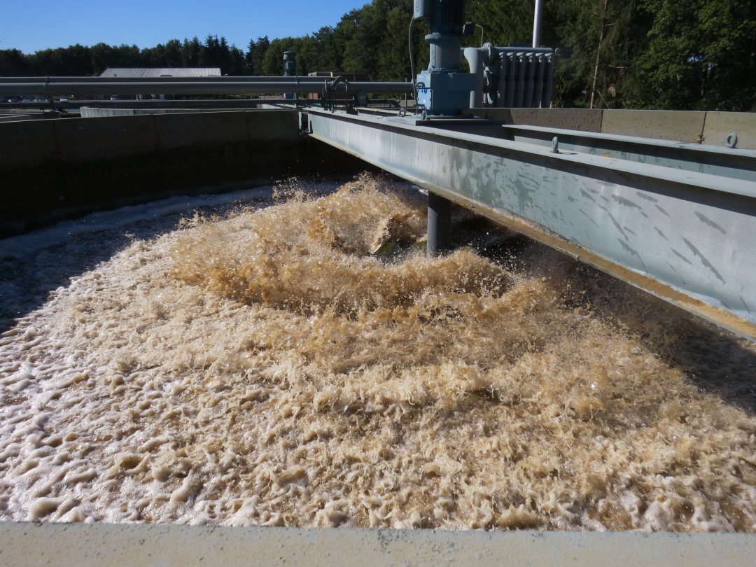 Recovery of calcium from industrial waste water