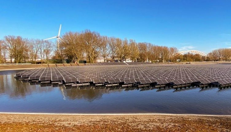 Floating solar park on Kralingen water reservoir of Evides in Rotterdam, the Netherlands