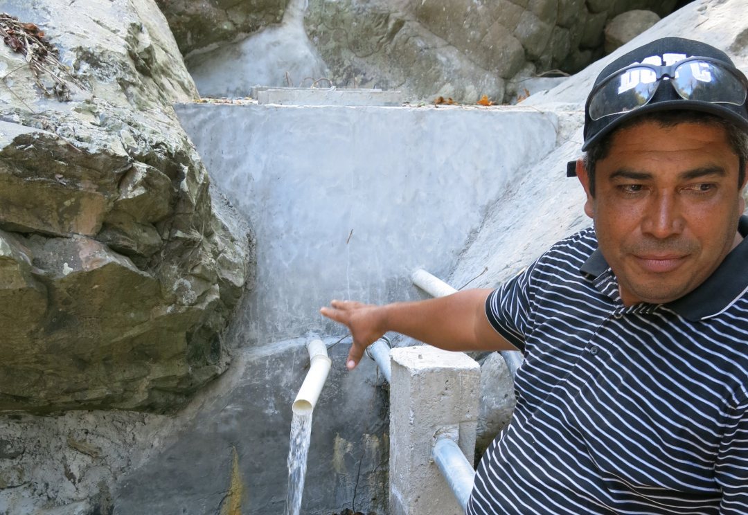 Construction of water intake in San Antonio de Cortés, Honduras