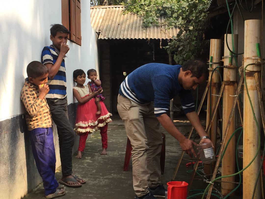 Research on arsenic removal from ground water in Bangladesh (photo: Doris van Halem)
