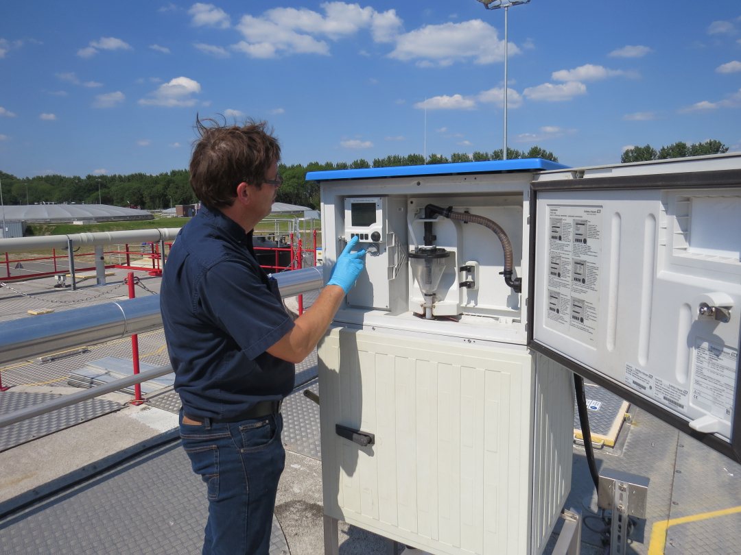 Sampling of waste water to monitor Covid-outbreaks in the Netherlands