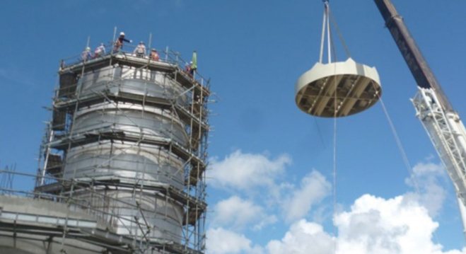 Placement of an internal part in an ECSB waste water treatment reactor of Hydrothane