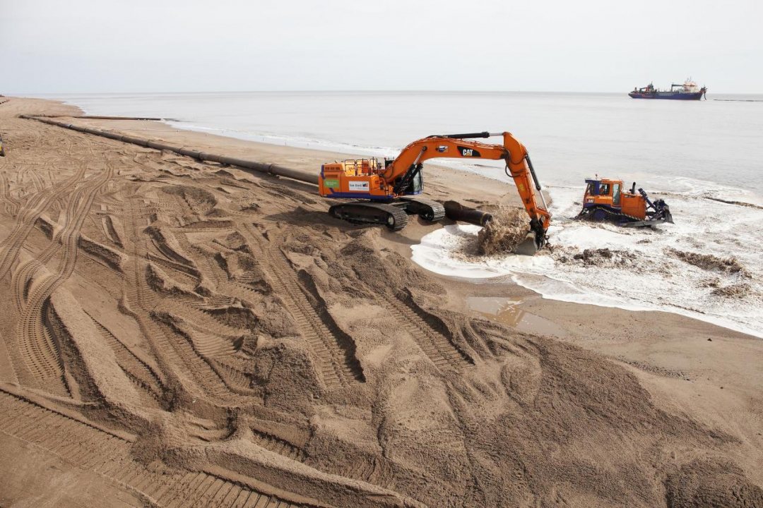 Beach nourishment by Van Oord along coast of Lincolnshire, UK