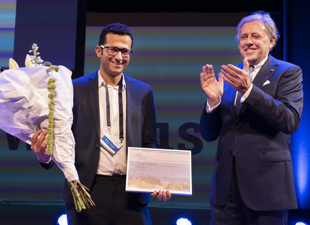 Hand out of the Marcel Mulder Award during the Wetsus 2021 congress in Leeuwarden, the Netherlands, on 4 October 2021