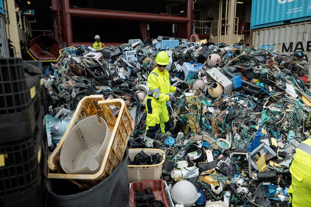 Garbage in the ststem 002 haul by The Ocean Clesnup in October 2021