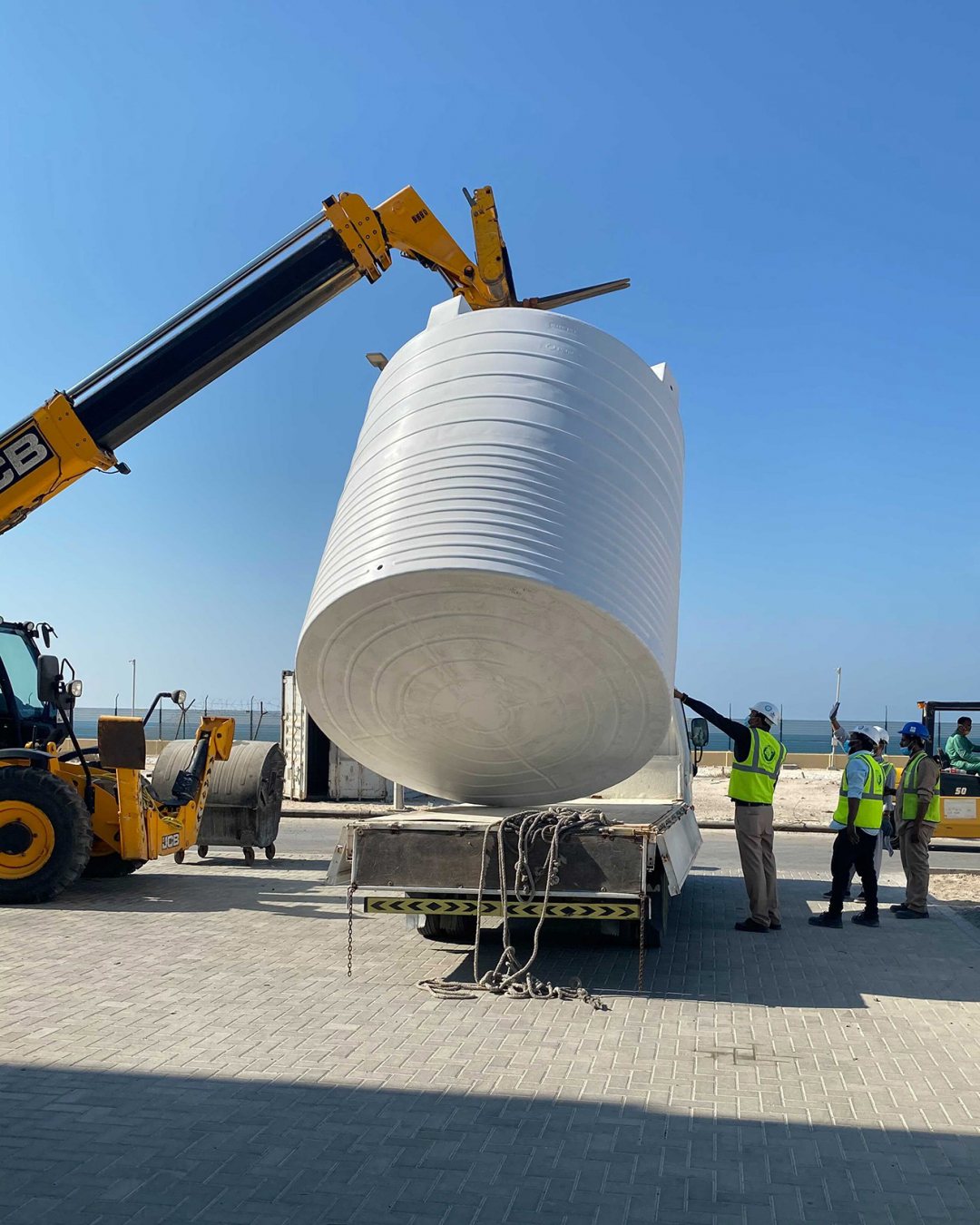 Desolenator: installing storage tanks 2020