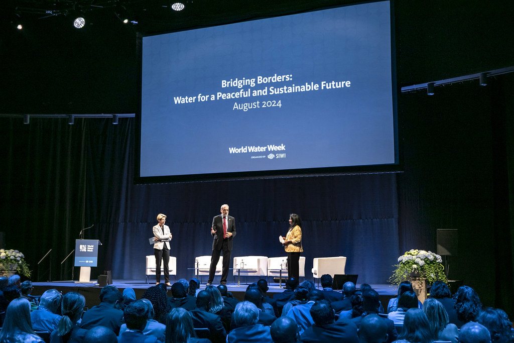 Closing of the 2023 edition by SIWI-director Karin Gardes at the left and her announcement of next year’s theme on water, peace, and sustainability. Photo: SIWI