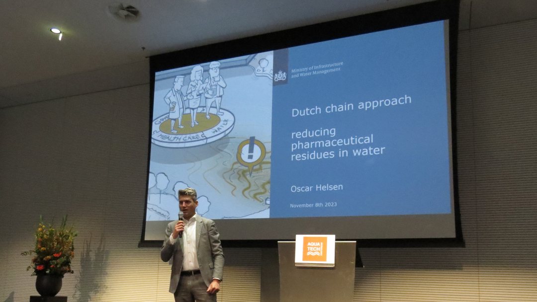 Oscar Helsen of the Dutch Ministry of Infrastructure and Water Management giving a presentation at STOWA's conference during Aquatech Amsterdam 2023.