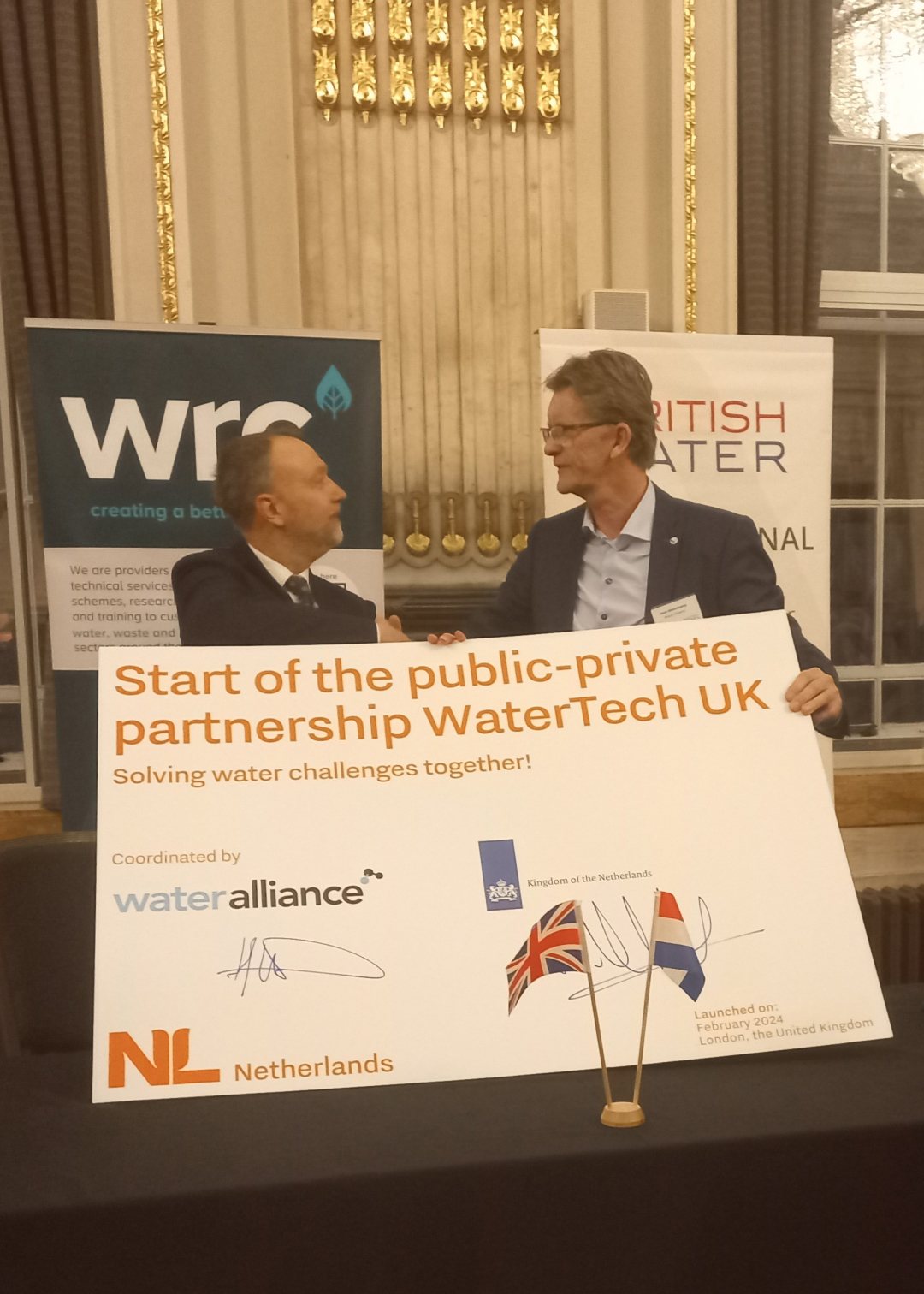 Signing of the the public-private partnership programme UK Water Technology. Photo: Dutch Embassy / Water Alliance