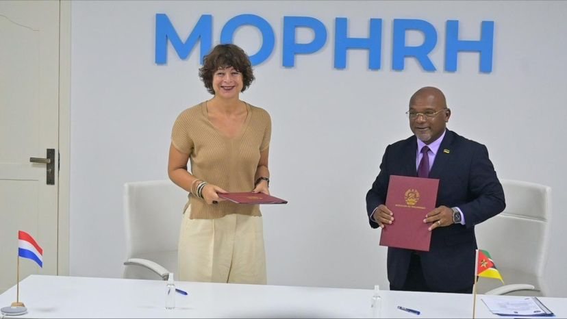 Signing of the co-financing agreement between Mozambique and the Netherlands. Photo: Embassy of the Kingdom of the Netherlands in Mozambique.
