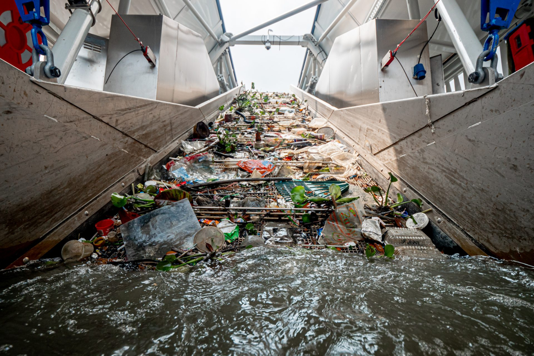 The Ocean Clean-up in Malaysia. Photo credits: https://theoceancleanup.com/