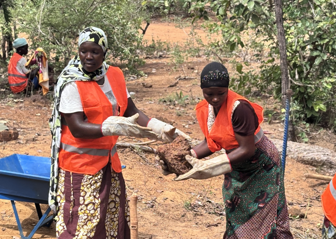 Burkinabe woman constructing a filter dam