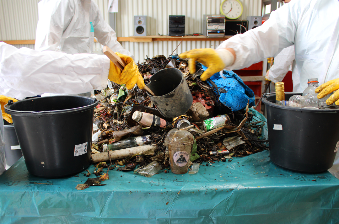 The Great Bubble Barrier. Plastic captured in Amsterdam