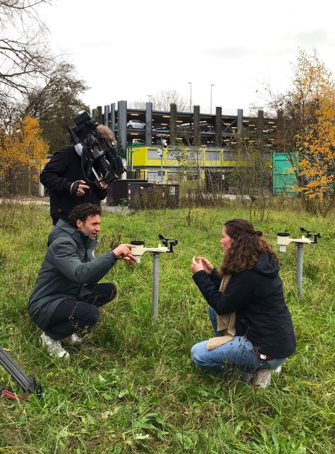 Nathalie Rombeek and personal weather stations. Source TU Delft
