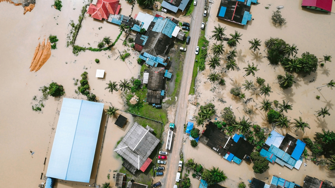 Flood in Kijal, Malaysia. Photo: Pexels / Pok Rie