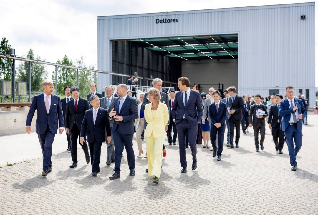 Visit of His Majesty the Emperor of Japan and his majesty King Willem-Alexander to Deltares. Photocredits: Deltares