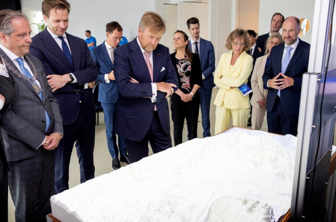 Emperor Naruhito of Japan and King Willem-Alexander of the Netherlands tour Deltares' experimental facilities in Delft. Photocredits: Deltares