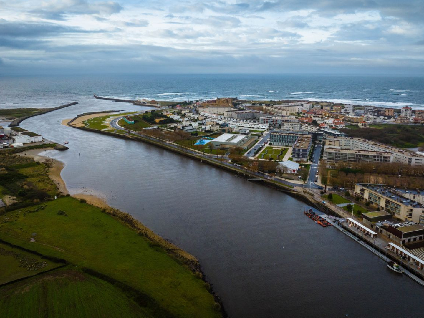 Bubble Barrier Vila do Conde - Credit The Great Bubble Barrier and Zeevonk Media
