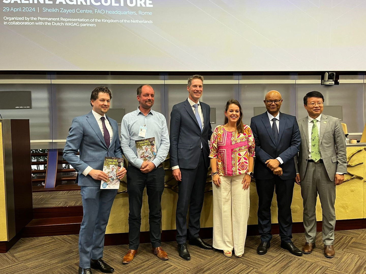 Hand-over of the Salinity Magazine at the WASAG Forum in Rome on 29 April 2024