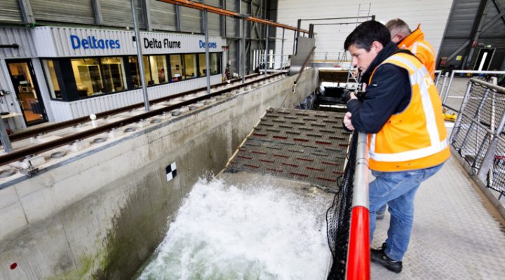 Testing of the armour blocks in the delta flume