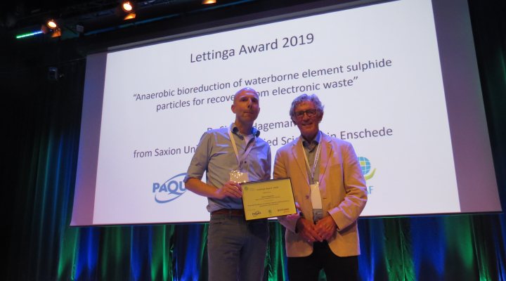 Simon Hageman receives Lettinga Award 2019 from Gatze Lettinga