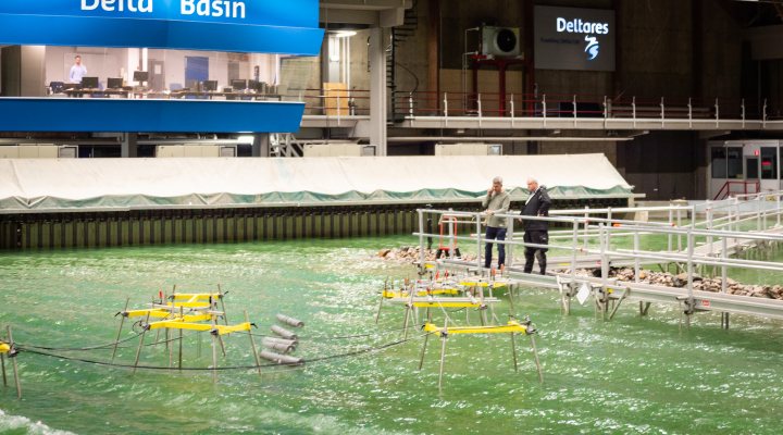 Model testing of Slow Mill wave energy convertors in the Dalta Basin at Deltares
