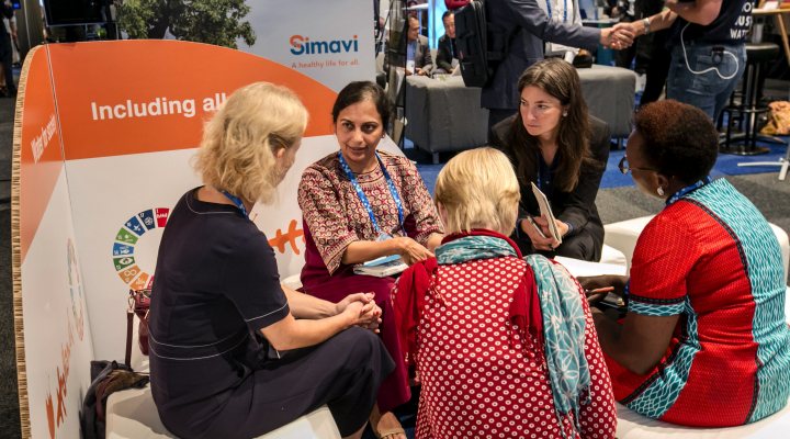 Women having a conversation at the Duitch pavilion during the Sotckholm world water week 2019