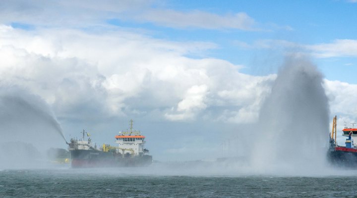 Nautical salut by two dredging vessels on the Nieuwe Waterweg, Rotterdam