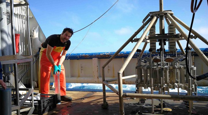 Sampling of sea floor aboard NIOZ research vessel Pelagia.
