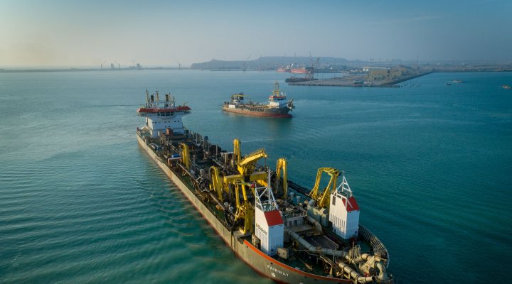 Boskalis railing suction hopper dredger Fairway