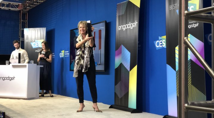 Sabina Stuiver of Hydraloop receives the CES2020 innovation award in Las Vegas