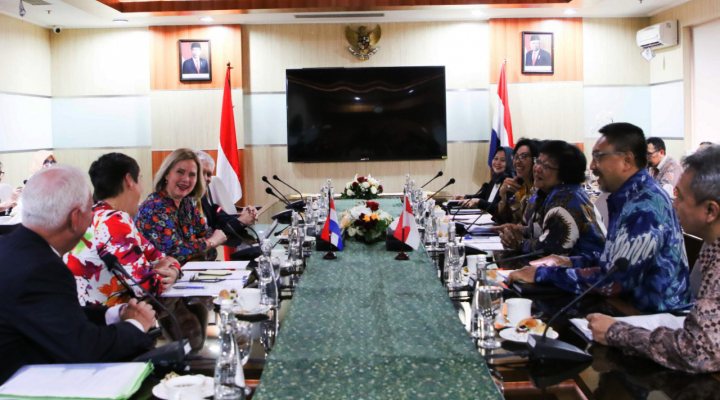 Meeting by Dutch and Indonesian ministers on reducing ocean waste