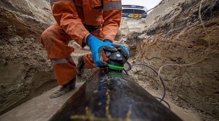 Pipescanner being used