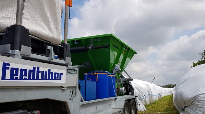 Feedtuber for mobile storage of sewage treatment sludge