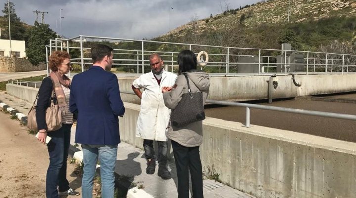 Meeting of Dutch and Palestinian water experts at wastewater treatment plant