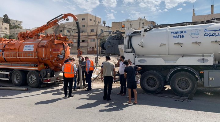 Sewer cleaning in Mafraq, Jordan, with a sewer vacuum truck supplied by Waternet 