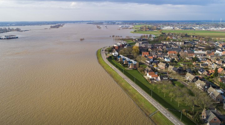 Extreme high water level on Rhine river, the Netherlands, in 1995