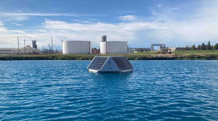 LG Sonic MPC Buoy by in Texas, USA, to eliminate toxic green-blue algae from fresh water