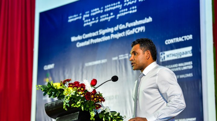 Vice-president Faisal Naseem of the Maldives presents Fuvahmulah City’s coastal protection project on 12 December 2021