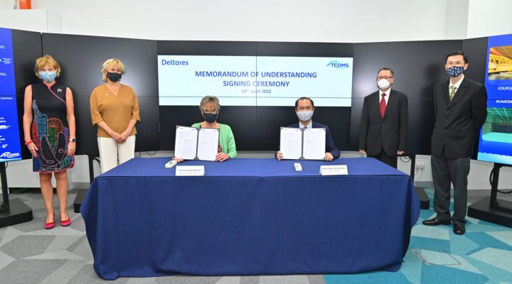 TCOMS Singapore and Deltares sign Memorandum of Understanding.