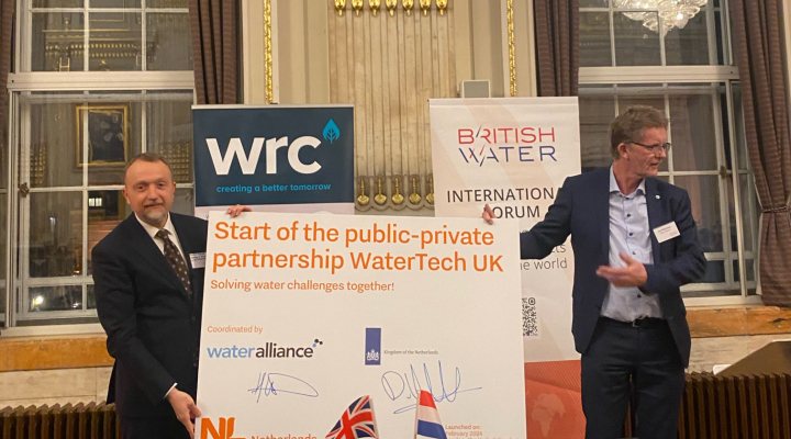 Signing of the the public-private partnership programme UK Water Technology. Photo: Dutch Embassy / Water Alliance