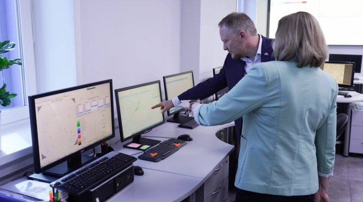 Dutch expert Fredrik Hutthof with Kazakh flood response technical team. Photo: Fredrik Hutthof.