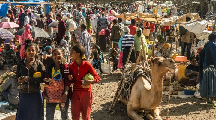 Crowded market in northern Ethiopia. Photo: Lesly Derksen/Unsplash