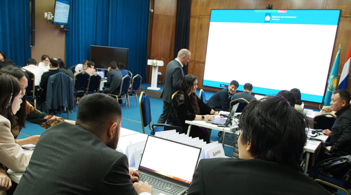 Stakeholders from the Netherlands and Kazakhstan engaged in a flood management training. Photo: Fredrik Huthoff