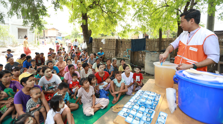 Distribution and demonstration of water purifier sachets in Myanmar. Photo: World Vision