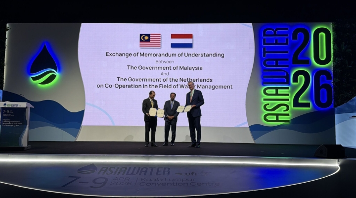 Exchange of the MoU between the governments of Malaysia and the Netherlands at ASIAWATER 2026. Photo: Embassy of the Kingdom of the Netherlands