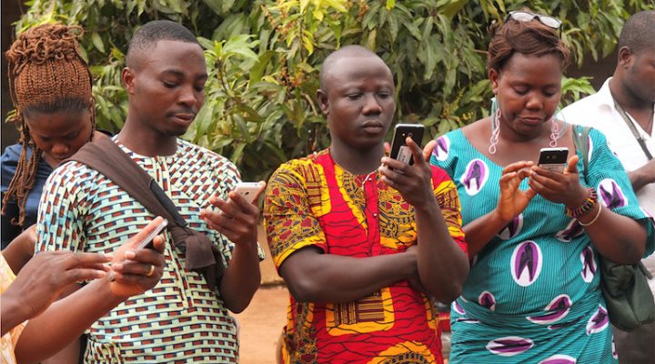 dws-akvo-benin-water-atlas-mobile-phones-770px