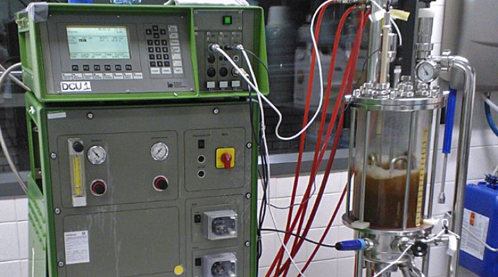 dws-algaebiotech-lab-fermentor-770px