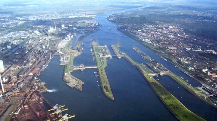 dws-bam-ijmuiden-sea-lock-aerial-770px
