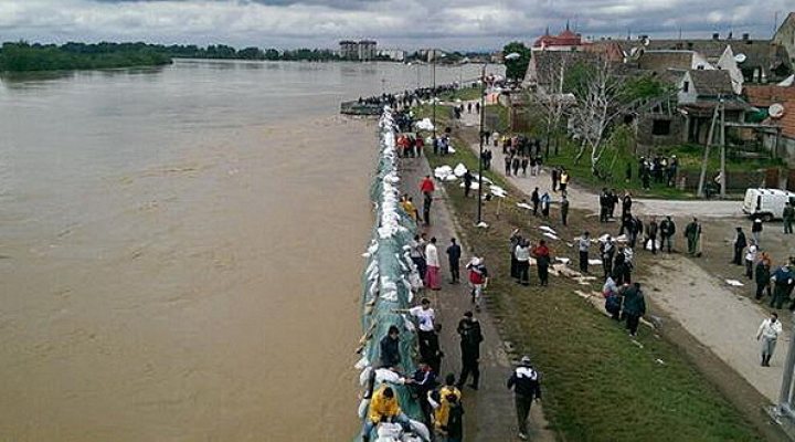 dws-bosnia-serbia-flood-2014-sava-sremska-mitrovica-660px